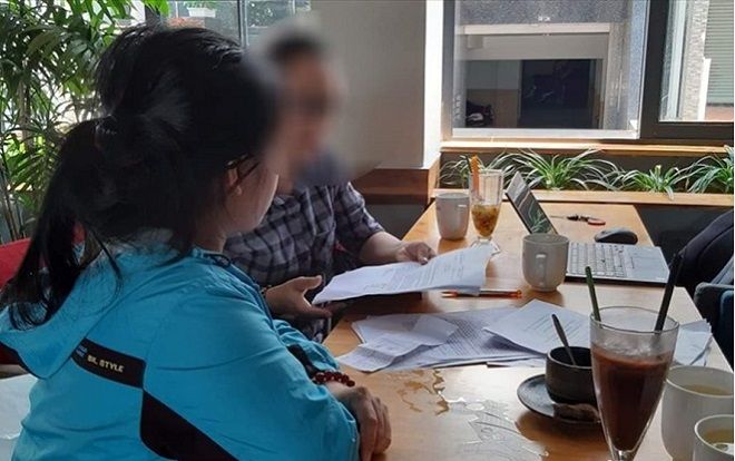 Nữ giúp việc khiếm thị tố ông chủ nhiều lần cưỡng hiếp, người bị tố cho rằng vợ và nạn nhân gài bẫy mình