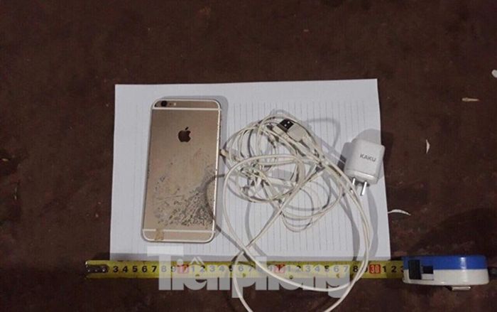 Một thanh niên tử vong vì dùng điện thoại khi đang sạc pin