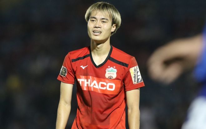 HAGL thua ngược Quảng Nam trong ngày Hồng Duy bị đá gãy xương