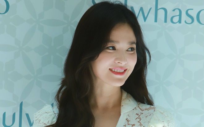 Đây là phản ứng và những gì Song Hye Kyo nói với fan sau khi ly hôn Song Joong Ki