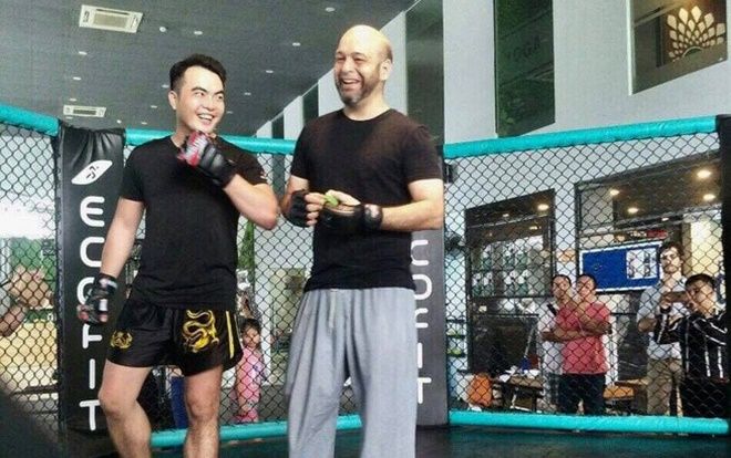 Võ sỹ Lưu Cường: 'Tôi đấm trúng mặt Flores cả chục phát, đâu có xin thua'