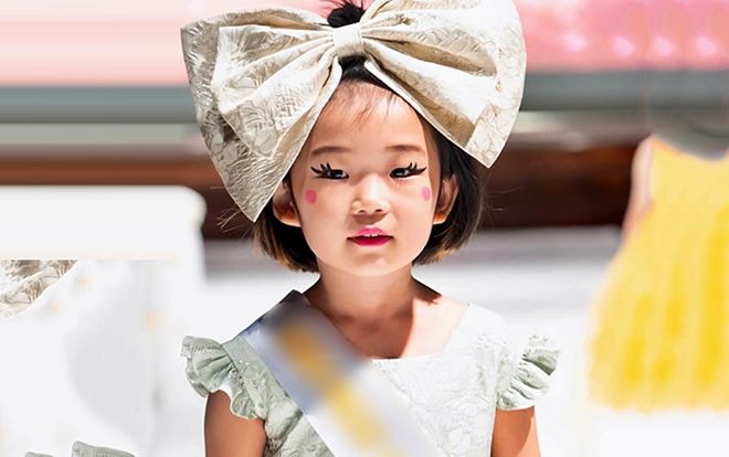 Dàn mẫu Việt nhí xinh như công chúa, chấm má hồng sải bước trên đất Hàn