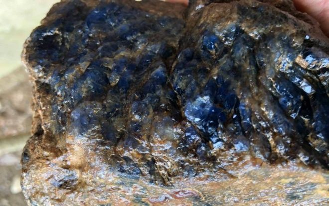 Cận cảnh viên đá quý nặng hơn 2kg, giá gần 4 tỷ đồng gây xôn xao khi đào được ở vùng núi Yên Bái