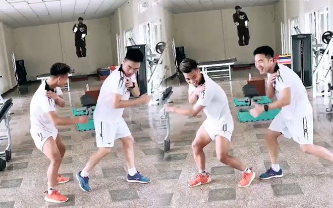 Clip: Bắt trend 'nhanh như chớp', Xuân Trường - Văn Thanh cover 'vũ điệu đau tay' trong 'Hãy trao cho anh' (Sơn Tùng)