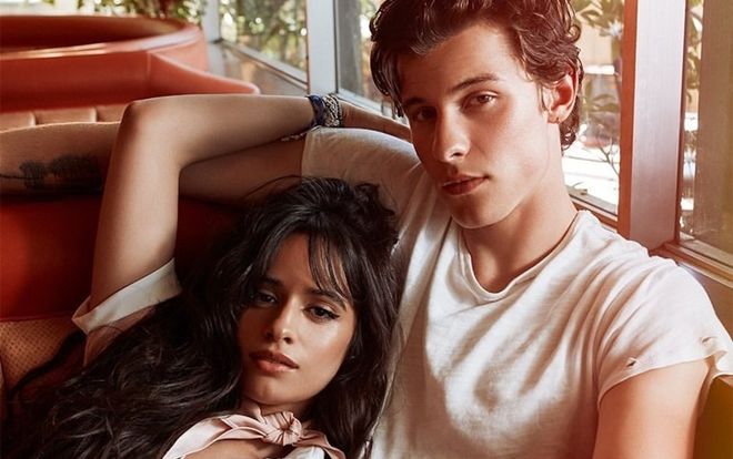 Dù phủ nhận tin đồn hẹn hò nhưng hình ảnh thân thiết này của Shawn Mendes và Camila Cabello lại khiến fan nghi ngờ