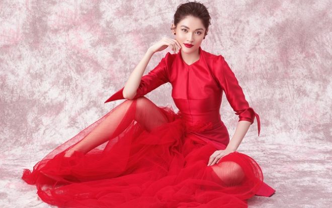 Á hậu Thuỳ Dung khoe vẻ đẹp không tì vết trong những thiết kế dạ hội lộng lẫy