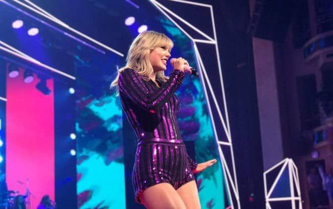 Sân khấu đầy sự 'đá đểu' của Taylor Swift tại Amazon Prime Day Concert: Nhiều người hẳn sẽ phải 'chột dạ' lắm đây!