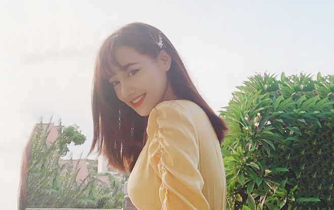 Nhã Phương ‘rắc thính’ với chiếc váy vàng nhẹ nhàng, ai cũng ngỡ ngàng vì trẻ như gái 18