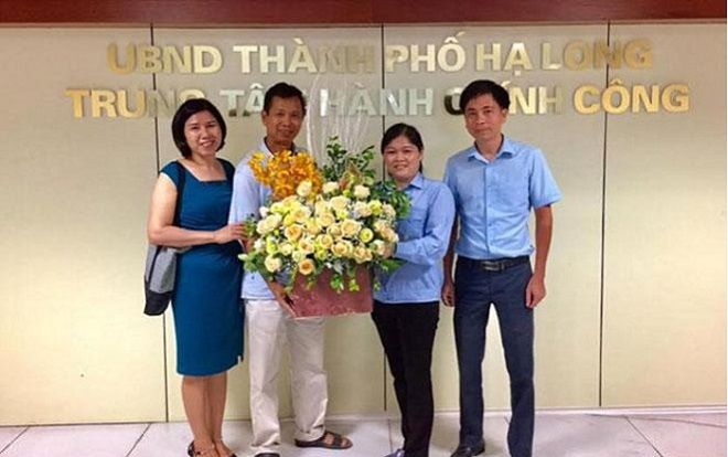 Nữ nhân viên lao công nhặt được túi xách có 450 triệu đồng đem trả lại người mất