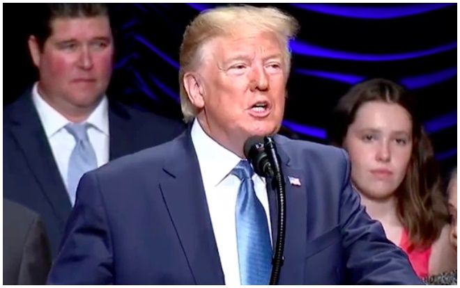 Tổng thống Trump gây bất ngờ khi nói 'thận có vị trí đặc biệt trong tim'