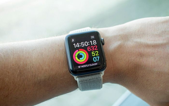 Người dùng Apple Watch có thể bị nghe lén bởi lỗ hổng nghiêm trọng