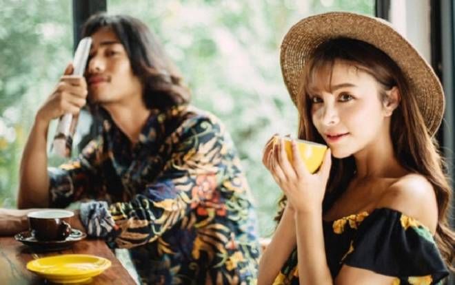 Than thở vì bị người yêu giận dỗi do mua quà cho bạn thân trong dịp du lịch, anh chàng bị CĐM 'ném đá' vì lí do bất ngờ này