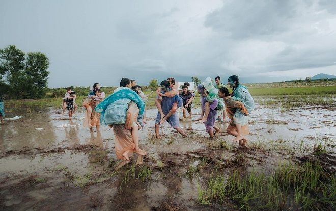 Concept ảnh kỷ yếu đậm chất ‘đồng ruộng’ của bạn học sinh đến từ Bình Thuận