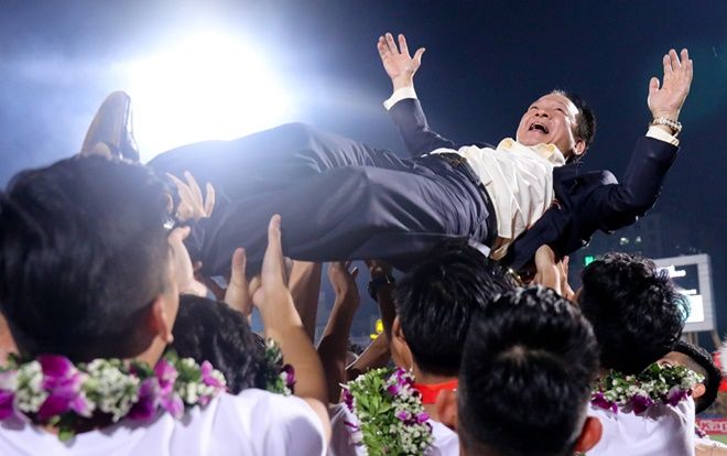 Bầu Hiển thay Chủ tịch để CLB Hà Nội vươn tới chuẩn thế giới