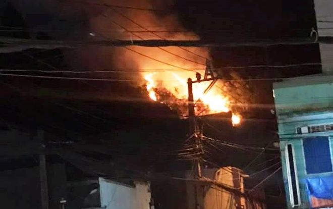 Hơn 600 người dập lửa đám cháy dữ dội tại núi Bà Hỏa trong đêm