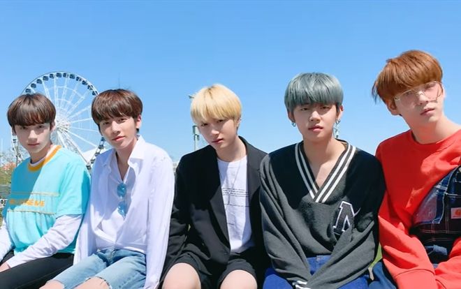 Tham gia showcase đầu tiên tại Mỹ, TXT vẫn 'tranh thủ' làm điều đáng yêu này gửi tặng người hâm mộ