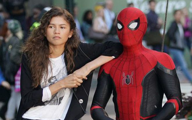 'Bạn gái trên phim' của Tom Holland sợ anh chàng sẽ bị tắt thở trong bộ đồ Spider-Man