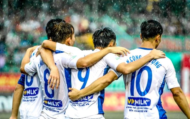 Rơi xuống nhóm 'đèn đỏ', CĐV HAGL cay đắng: 'Giá như có Công Phượng thì giờ đã khác'