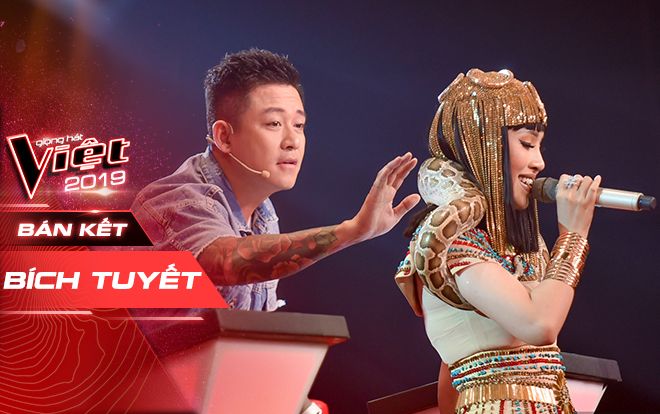 Hát hit Đông Nhi, 'nữ hoàng Ai Cập' Bích Tuyết mang cả trăn 'siêu to khổng lồ' lên sân khấu The Vocie 2019
