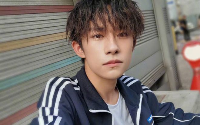 Anh chàng 'trong mắt có vì sao' Dịch Dương Thiên Tỉ cảm tạ mọi người đã đi cùng mình trong suốt 6 năm vừa qua