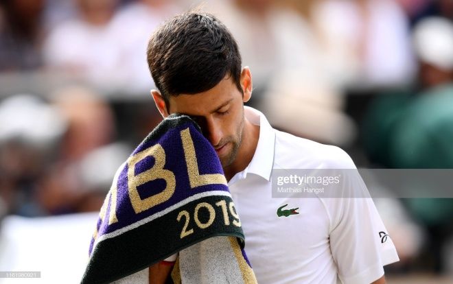 Djokovic khóc như mưa trong ngày đánh bại Federer, vô địch Wimbledon 2019