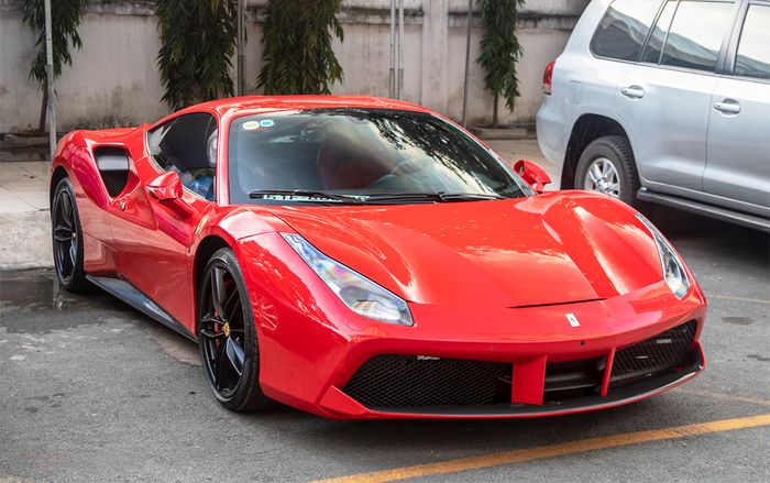 Siêu xe Ferrari 488 GTB của Tuấn Hưng tái xuất với diện mạo lạ lẫm khiến ai nấy đều ngỡ ngàng