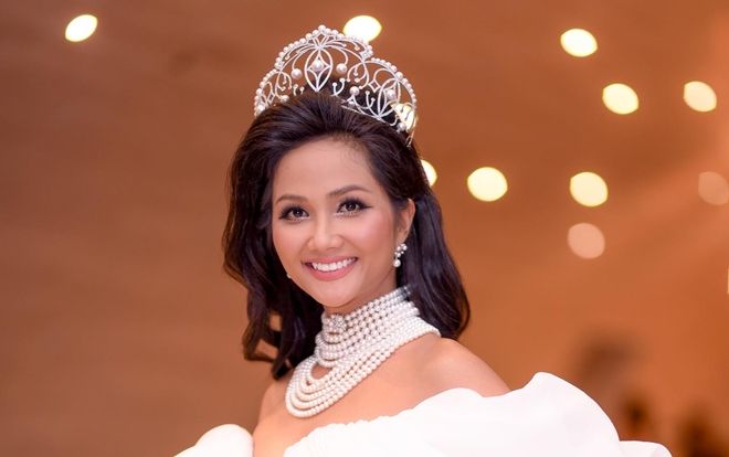 HOT: Hé lộ lí do Hoa hậu H'Hen Niê được giữ lại vương miện Empower trị giá 2,7 tỷ đồng