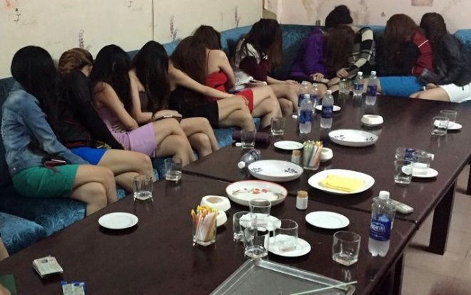 Thiếu nữ 15 tuổi bị bạn trai mới quen đem rao bán vào 2 quán Karaoke trong một ngày