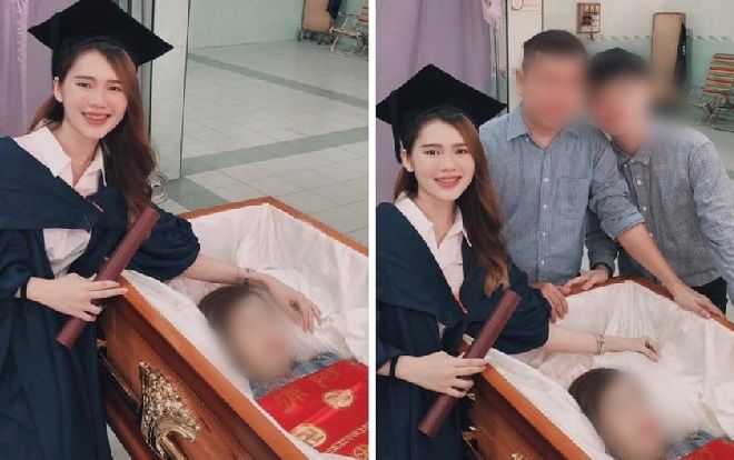 Xúc động nữ sinh mặc lễ phục chụp hình mừng tốt nghiệp sớm bên quan tài của mẹ