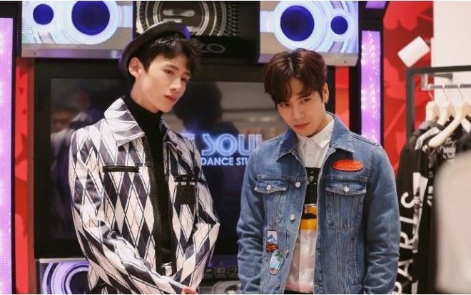 Jackson Wang đăng hình thiếu áo 'mất máu', Bạch Kính Đình hỏi: 'Đây là lý do cậu không mặc áo à'