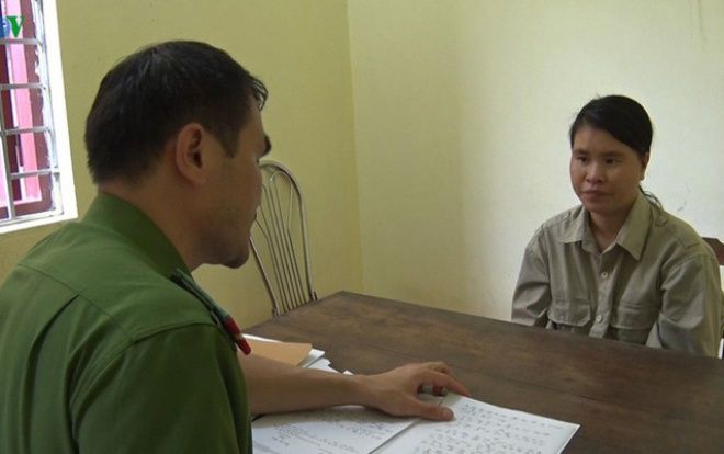 Túng tiền, con gái thuê người phá két sắt của mẹ lấy tiền tiêu xài