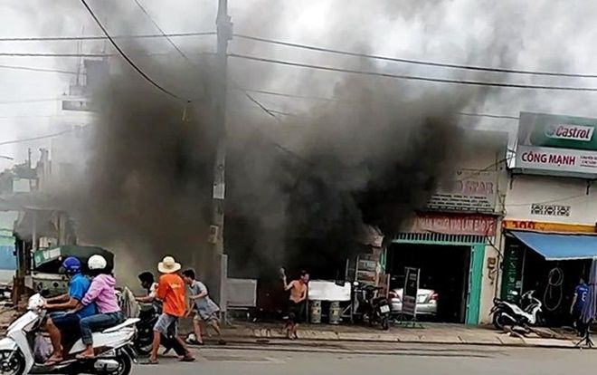 Quán cơm ở Sài Gòn phát nổ, cụ ông 70 tuổi bị kẹt trong đám cháy