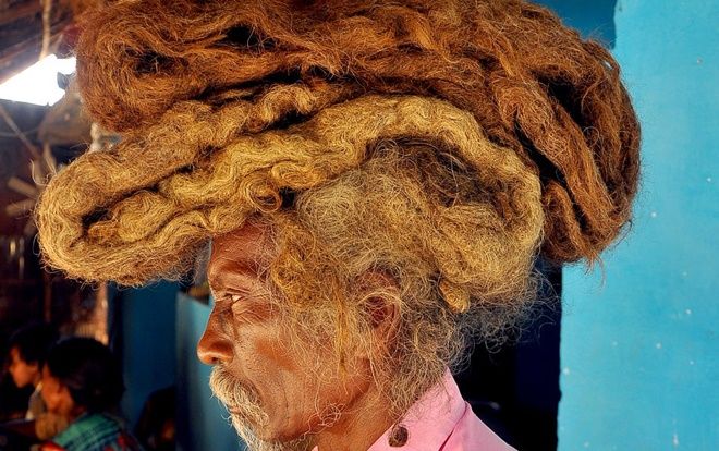 Dị nhân với mái tóc 1m8 không cắt, không gội suốt 40 năm vì tin đó là 'phước lành'