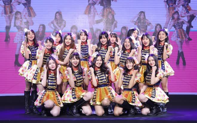 Nhóm nhạc SGO48 phát hành single debut 'Heavy Rotation': Chính thức chào sân sau tháng ngày trầy trật