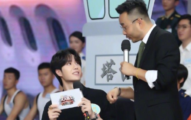 Đoạn ghi âm tại hiện trường bị lộ, Uông Hàm tức giận với fans của Vương Nhất Bác: 'Mấy người không thấy xấu hổ à?'