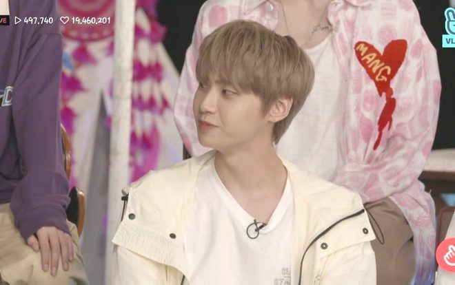 'Soái ca' Lee JinHyuk (Produce X101) ngượng ngùng chia sẻ những suy nghĩ về tình yêu