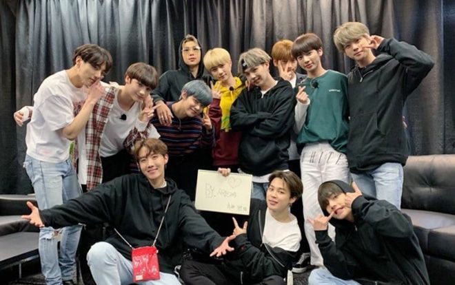 BTS cảm kích tột độ khi đàn em TXT bày tỏ tình cảm đặc biệt đến nhóm bằng cách vô cùng ý nghĩa