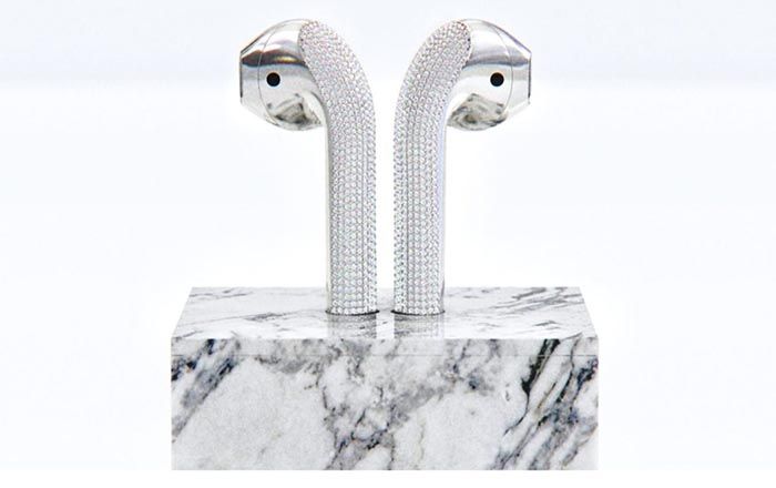 Tin hay không tuỳ bạn nhưng chiếc AirPods này có tới 10.000 viên kim cương