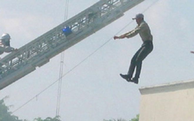 Người đàn ông nhảy xuống từ tầng 5, lý do phía sau khiến ai cũng lắc đầu ngao ngán