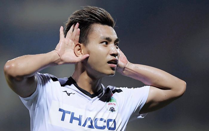 Chị của người yêu Vũ Văn Thanh 'dạy' nữ sinh du học: Làm WAGs thì bớt ồn ào!