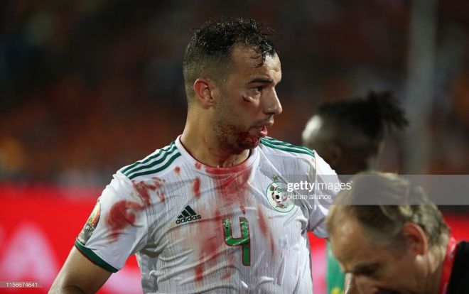 Cầu thủ Algeria rách mặt, máu be bét như đi đánh nhau trong ngày vô địch CAN 2019