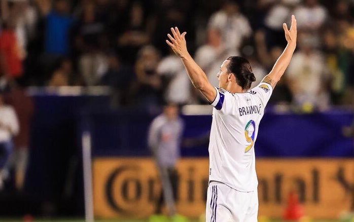 Ibrahimovic khiến fan phát cuồng với hattrick siêu phẩm