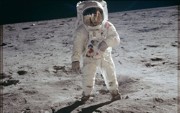 Toàn bộ quá trình lần đầu tiên con người đặt chân lên mặt trăng trong 35 hình ảnh ấn tượng nhất