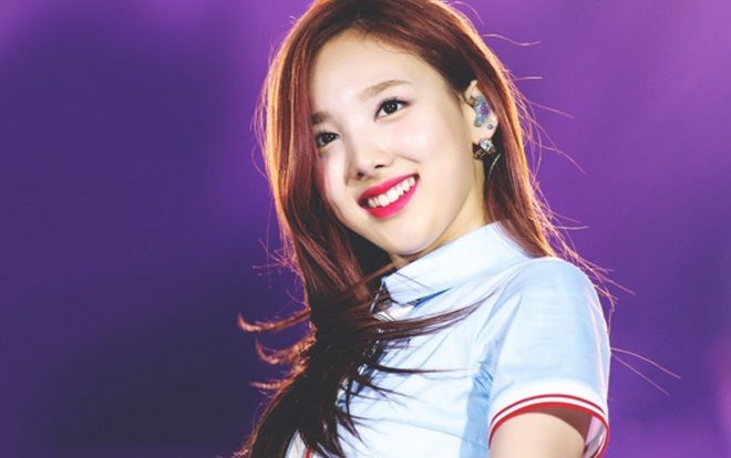 Phản ứng đáng yêu của Nayeon (TWICE) khiến các fan hâm mộ thích thú