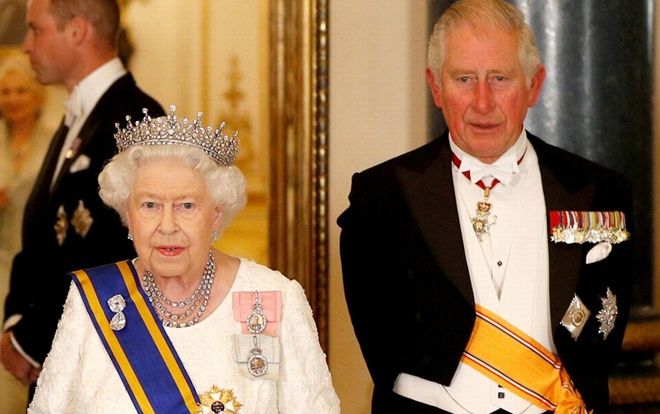 Nữ hoàng Elizabeth và Thái tử Charles luôn đem theo vật quan trọng này khi đi bất cứ đâu