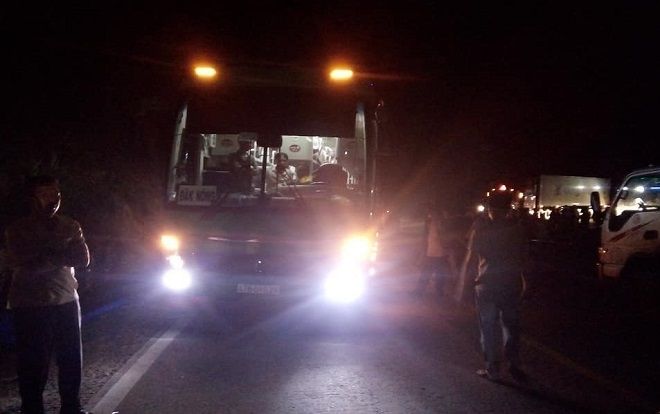 Xe máy va chạm kinh hoàng với xe khách, 2 thiếu nữ tử vong