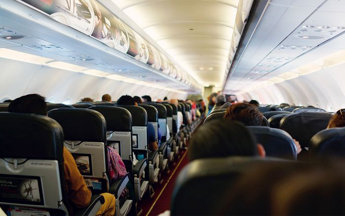 Đi máy bay, ngồi vị trí nào là an toàn nhất?