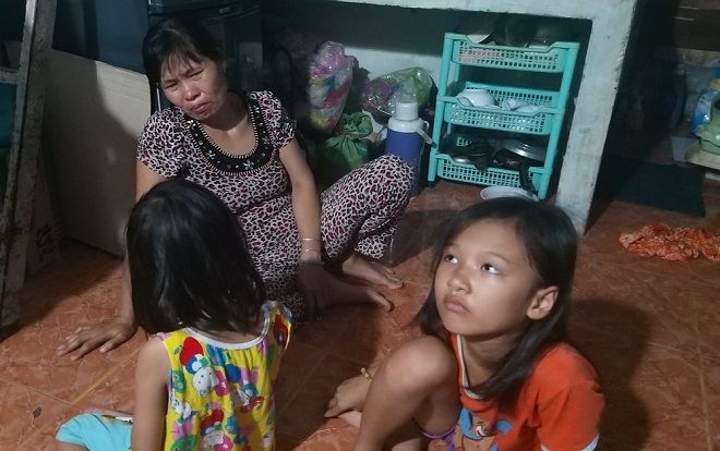 Tiếng khóc xé lòng của người mẹ trong vụ 3 cháu bé bị điện giật ở Sài Gòn: 'Tôi chỉ cần con thôi, bao nhiêu tiền cho đủ…'