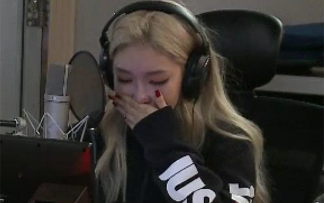 Chungha bật khóc khi chia sẻ rằng không được nghỉ ngơi trong suốt 4 năm