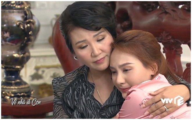 'Mẹ chồng quốc dân' nghệ sĩ Ngân Quỳnh tiết lộ cảnh quay xúc động nhất 'Về nhà đi con'